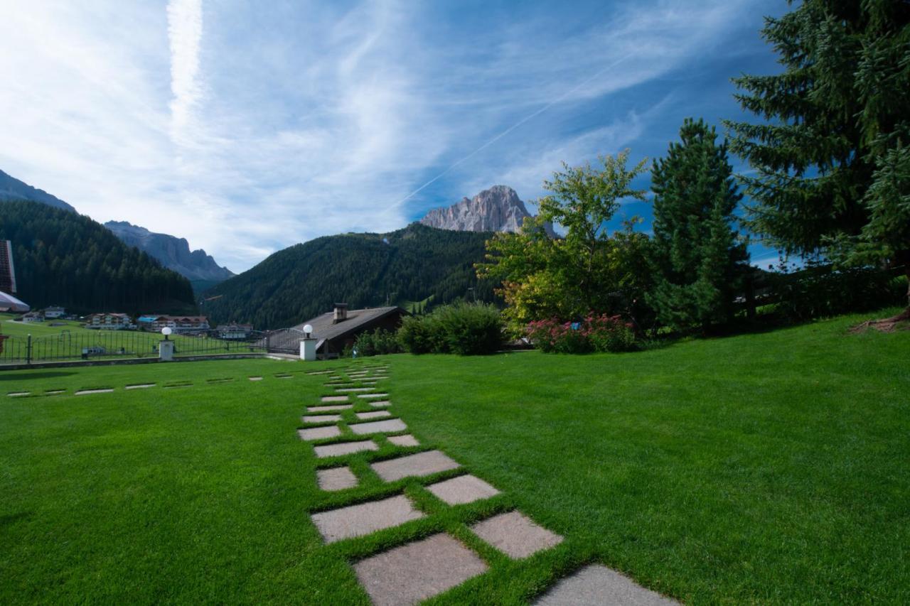 Garni Sunela B&B Wolkenstein in Gröden Exterior foto