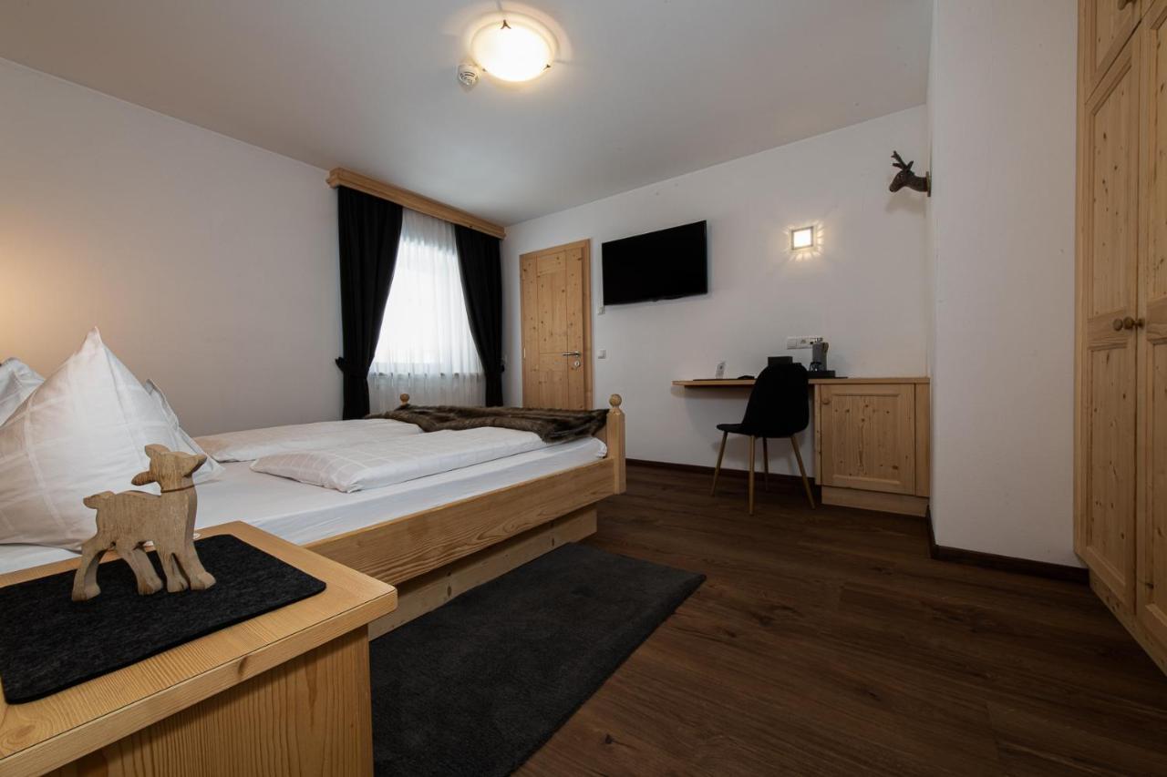 Garni Sunela B&B Wolkenstein in Gröden Exterior foto