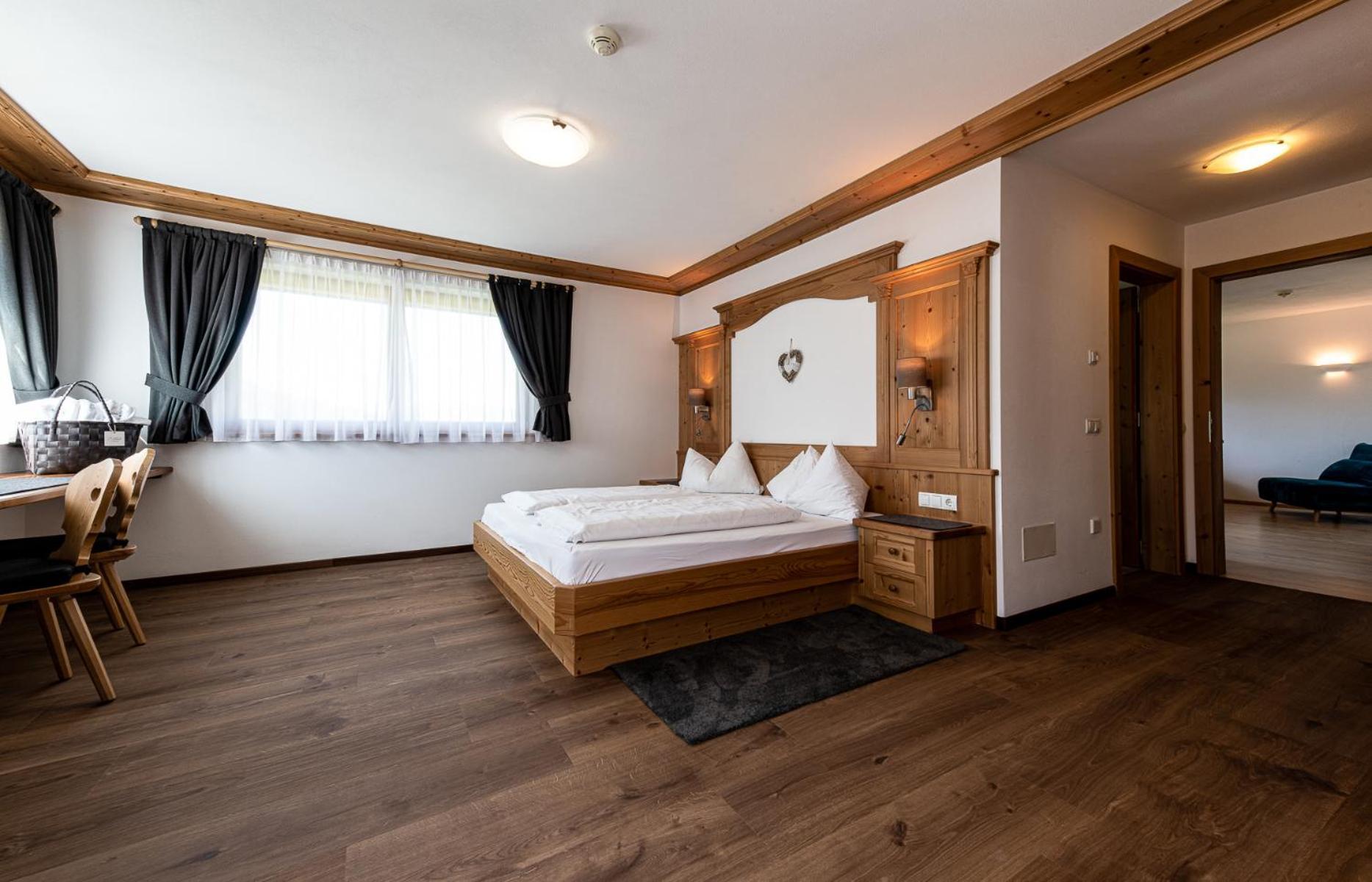 Garni Sunela B&B Wolkenstein in Gröden Exterior foto