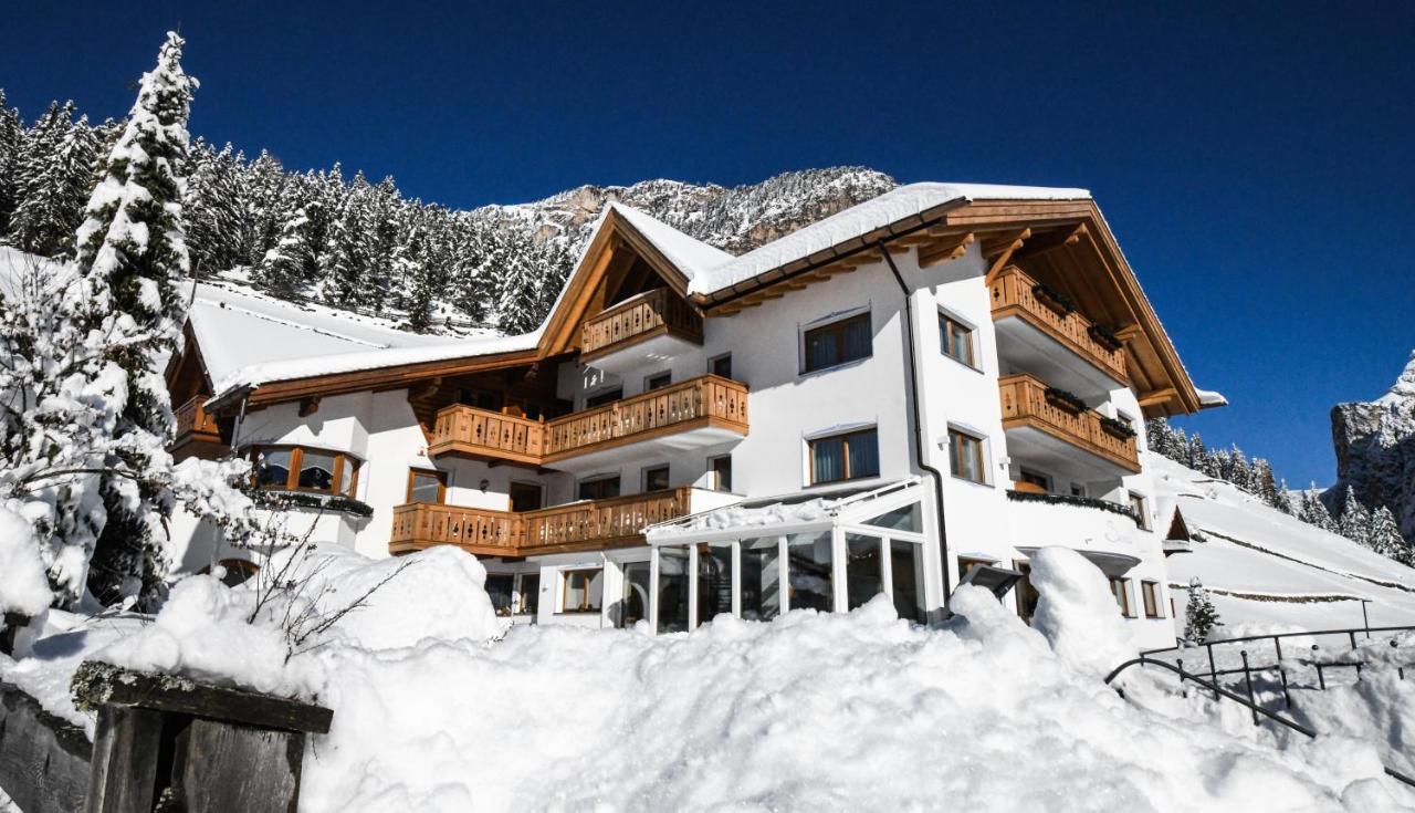 Garni Sunela B&B Wolkenstein in Gröden Exterior foto