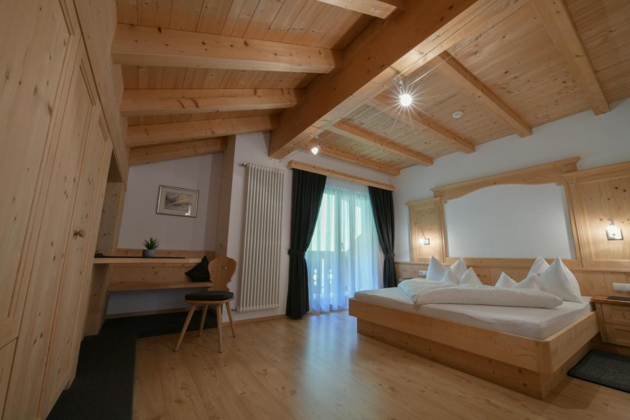Garni Sunela B&B Wolkenstein in Gröden Exterior foto